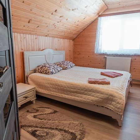 Гостьовий Дім "У Ані" Yablunytsia Dış mekan fotoğraf